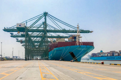 一批國產(chǎn)防疫物資出口歐洲 天津港助力運輸暢通